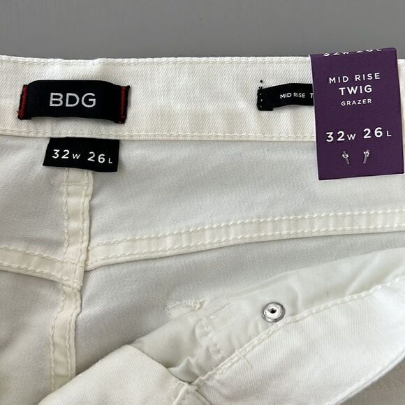 NWOT BDG Mid-Rise Twig Grazer White Jeans Size 32x26 - Picture 7 of 9